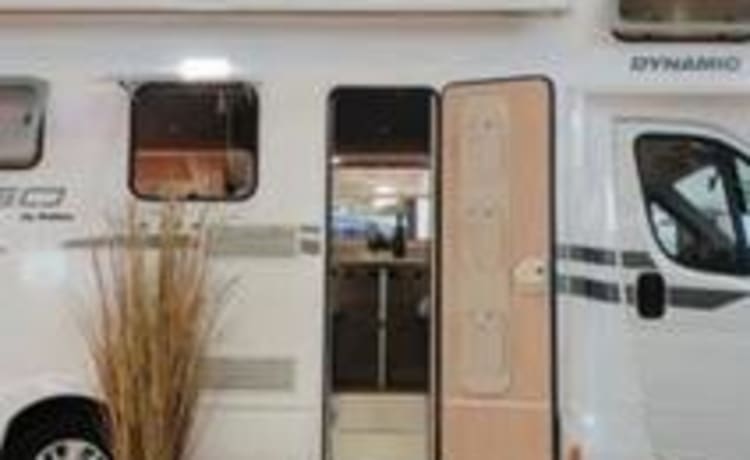 A-type – Young camper, automatic, navigation, 2 x air conditioning, 200 free extras