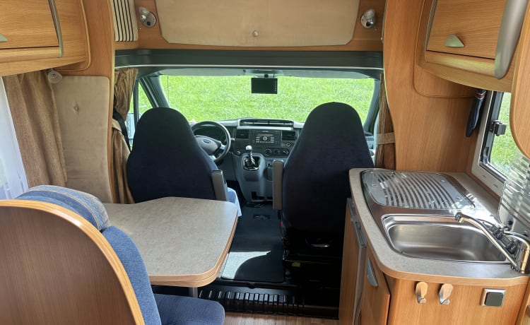 Flash 02 – Compacte camper van 560 lengte met airco Flash 02