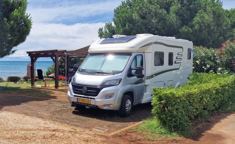 Hymer Family motorhome, semi-integrated 4 pers from 2016