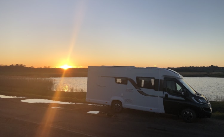 CamperVandy – Autobus Peugeot 4 cuccette del 2018