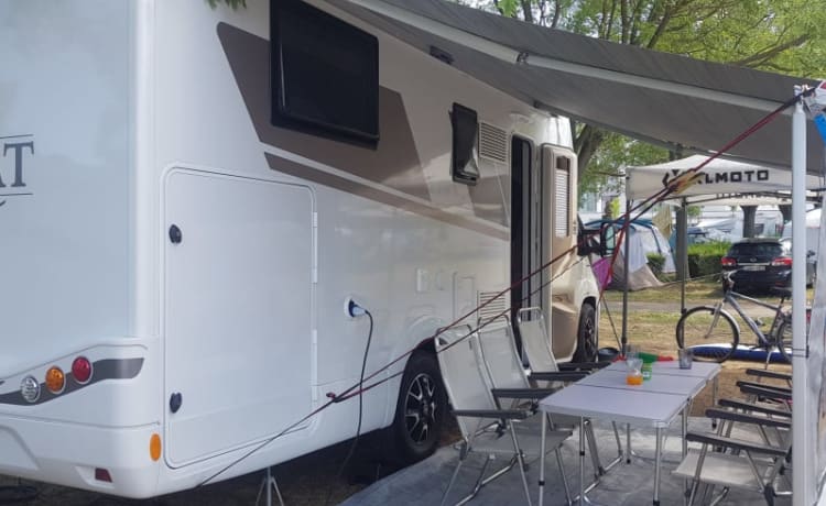 Horvathshouseonwheels – LUXURY Family Motorhome with 5 full sleeping places!