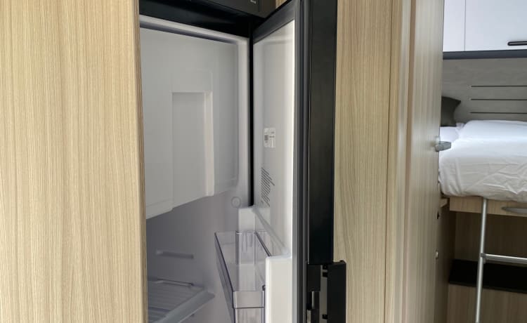 King VI – Brand new and spacious alcove camper for 5