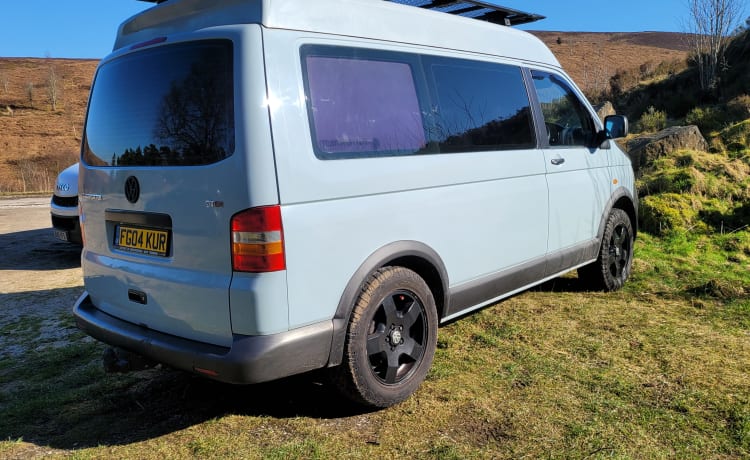 Original T5 Bus oder Camper bietet 8 Sitzplätze im Busmodus oder 3 Schlafplätze im Campermodus