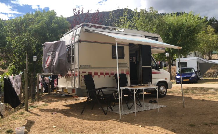 Last minute (-20%): Nice and complete camper for rent!