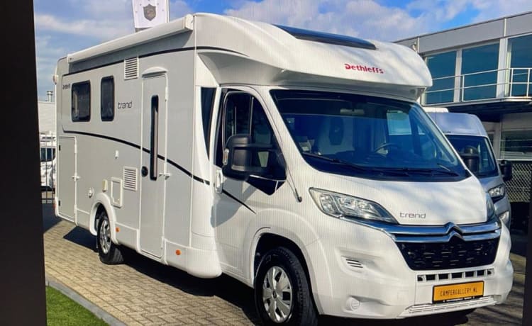 The Rolling Dream – "Il lussuoso e avventuroso Dethleff Camper: scopri il mondo su ruote!"