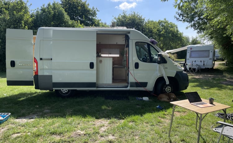 Tutu – Self-sufficient and cozy van in boho style