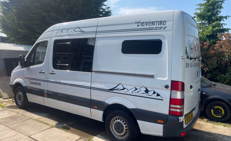 mercy – Neu gebauter Mercedes Benz Campervan mit 2 Schlafplätzen und 3 Sitzen mit Sicherheitsgurten