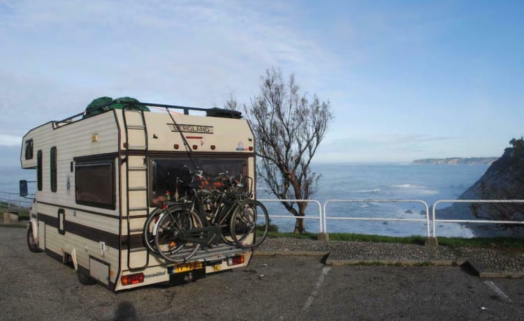 koetje – is a great family camper for 5-6 people and 2 m headroom