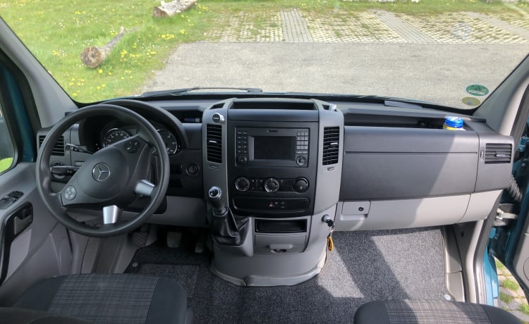 Nouveau camping-car de bus Mercedes Sprinter hors réseau avec des lits de longueur