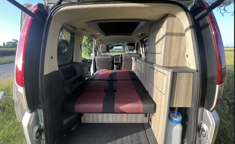 Micro camper – Nissan Serena mit 2 Schlafplätzen
