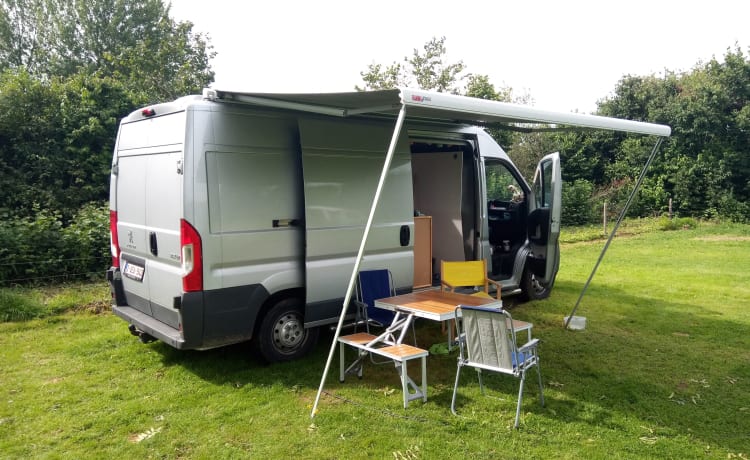 Devan – 3p Peugeot bus uit 2016