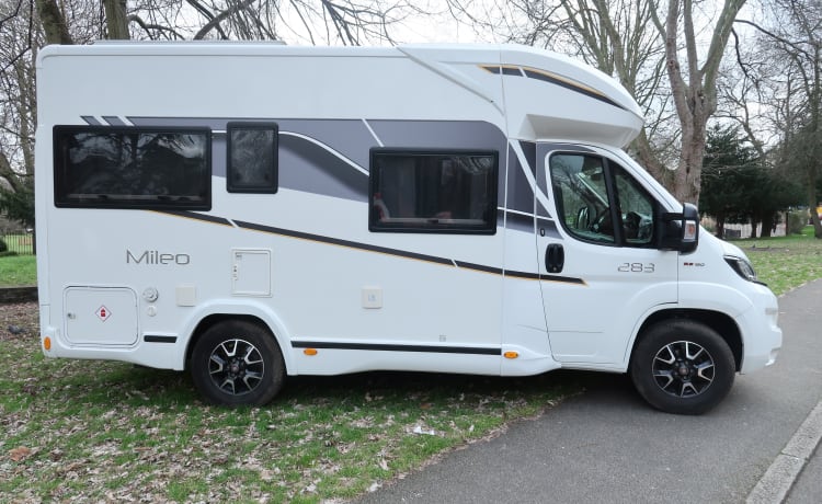 The campervan adventure  – Benimar Mileo 283 Automatique 2 couchettes 2020 avec navigation par satellite