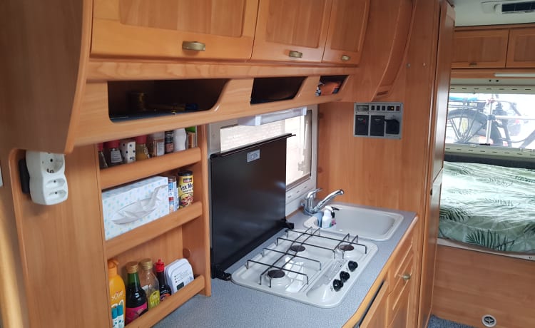 Hymer 4 personnes spacieux et très complet