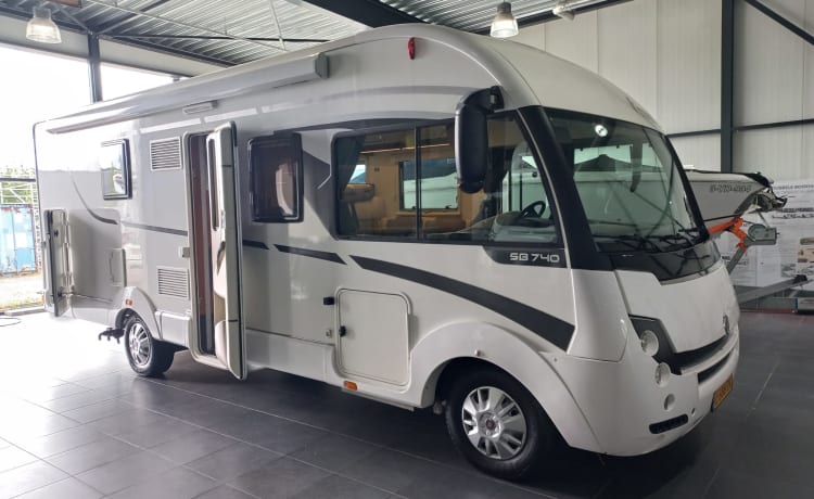 Lady Woodpecker – Luxuriöser Familiencamper für 5 Personen mit Etagenbett und Hubbett für 2 Personen.