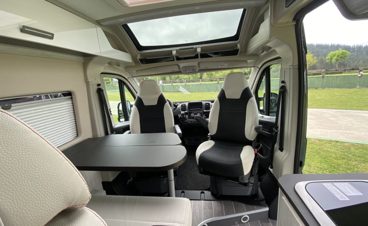 Livingstone 5 – Luxury 4 person CamperVan (2022) in Madrid