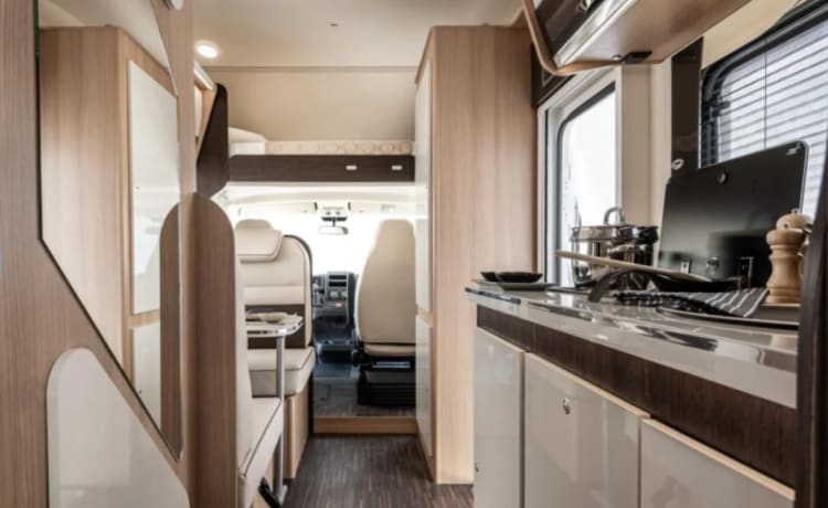 Moby – Avontuurlijke nieuwe mobilehome + zonneluifel + airco