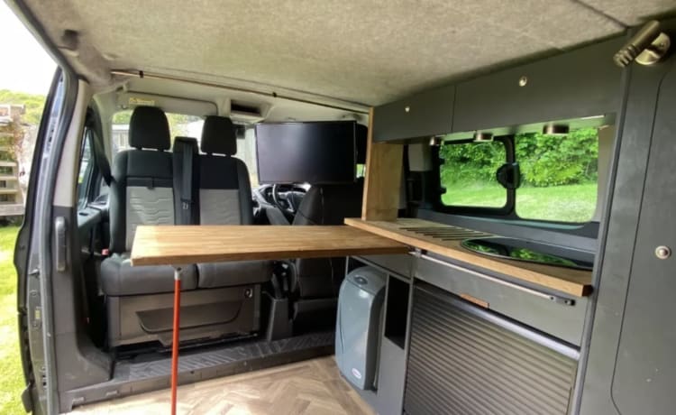 The Midlife Crisis – Robuster Ford Transit Custom Camper