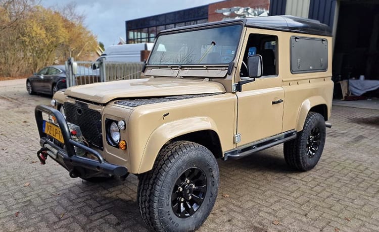 Boelo – Defender 90 300 TDI met daktent en luifel