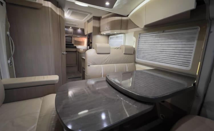 Prachtige luxe 4 persoons camper