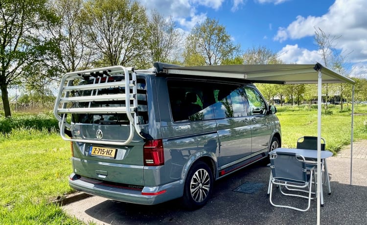 NIEUWE VW California. Zorgeloos op vakantie. Prachtige compacte bus.