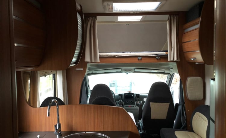 Geräumiges Luxus-Familien-Wohnmobil 5 Personen