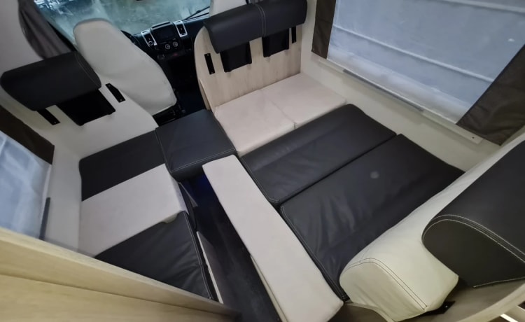 Difficile 7 pers. camping-car de 2020 luxueux et très spacieux avec lits superposés