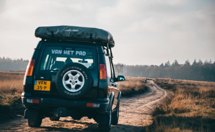 WOLF V8 – Adventure & freedom with a Land Rover with roof tent!