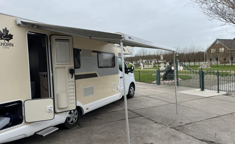 Fijne grote familie camper van 3 jaar oud.