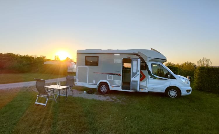 Campster 🚐 – Camping-car spacieux, adapté pour des vacances tranquilles ou une petite aventure ;-)