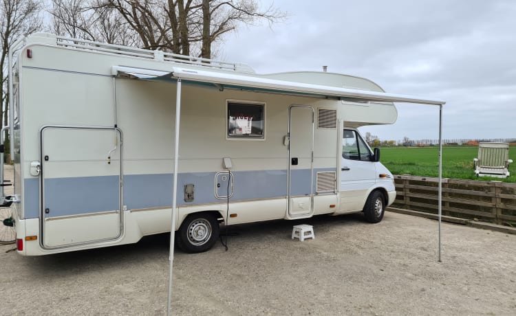 Bellissimo camper di lusso per famiglie