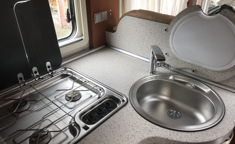 Patente di guida C1. Super lusso Hymer per 4 persone.