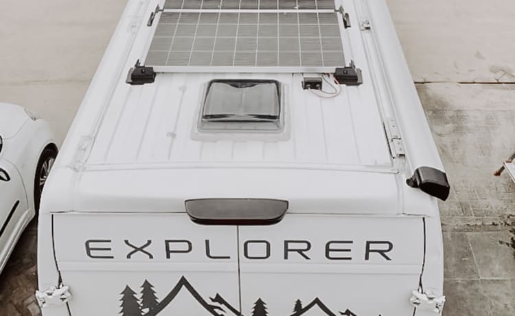 Explorer – Compact Peugeot Bus camper