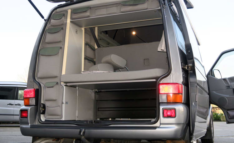 4p Volkswagen campervan uit 1995