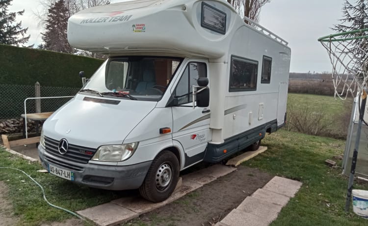 Michel  – Rent motorhome 6 places 6 beds