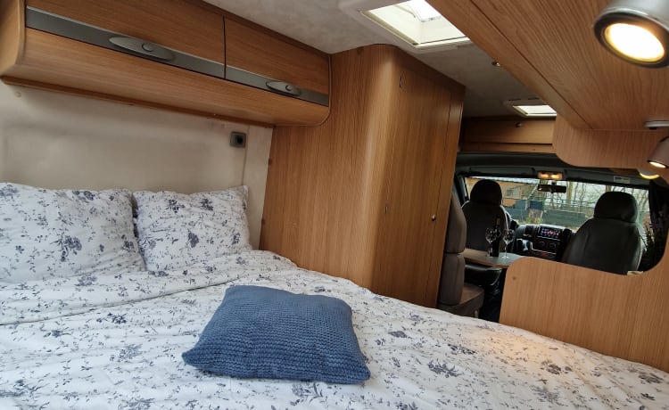 OFF-GRID – Very nice and fully equipped bus camper!