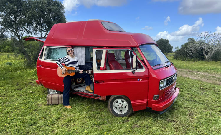 Rent a Campervan Blue CLassics ‘s Volkswagen T3  red