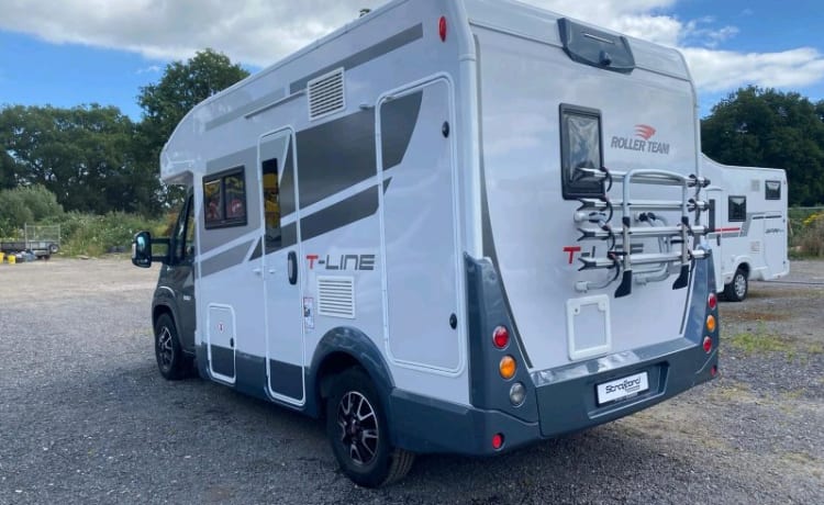 T line 590 – 2021 Four berth Roller Team semi-integrated. 5.99M easy to park. 