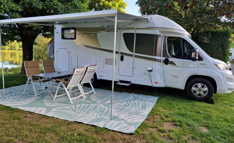 4P Luxe Carado Camper uit 2020 van alle gemakken voorzien