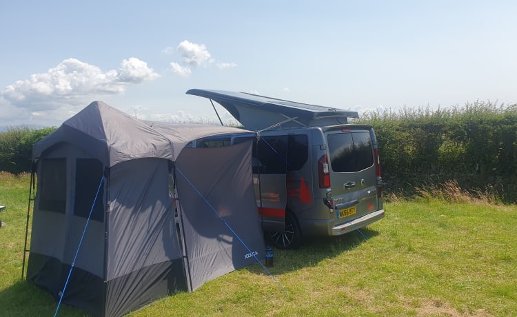 Betty – Bespoke full off-grid 4 berth Vauxhall vivaro campervan from 2017