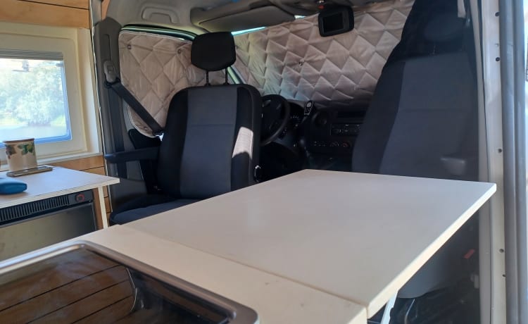 Renault master 165 pk, nieuwe inrichting  – 2p Renault bus uit 2015