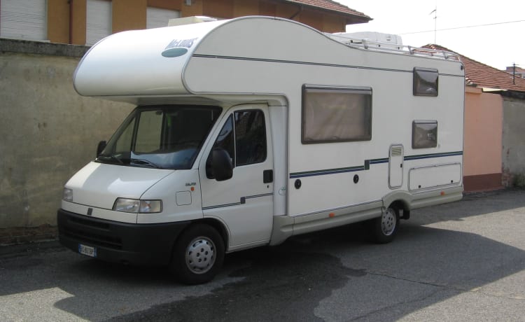 Camper Mansardato - 6 Posti