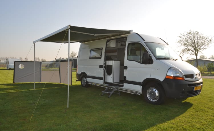 Compleet uitgeruste 2-persoons Renault camperbus met bed tot 175 x 205 cm