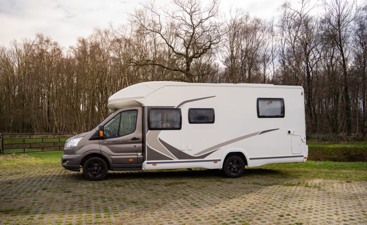 Luxe  4p camper – 4p Ford semi-integrated uit 2015