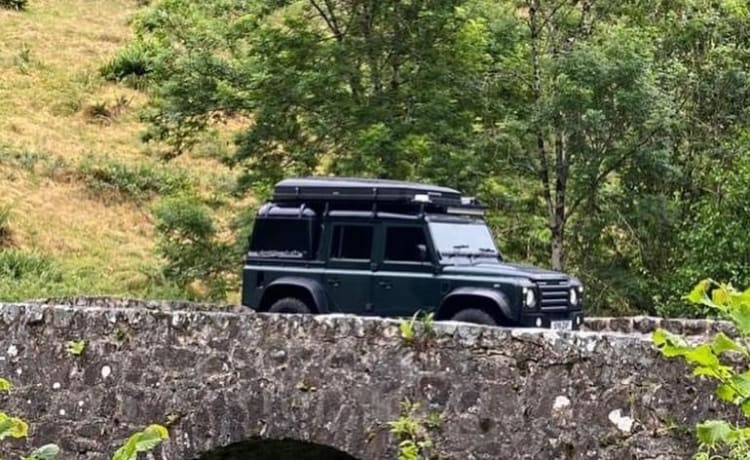 Adventure Defender – Land Rover Defender 110 met 2 slaapplaatsen