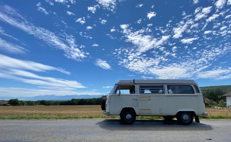 4p Volkswagen bus uit 1975