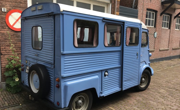 Sentiti bene in viaggio nella Citroen HY retrò - massimo relax con carattere