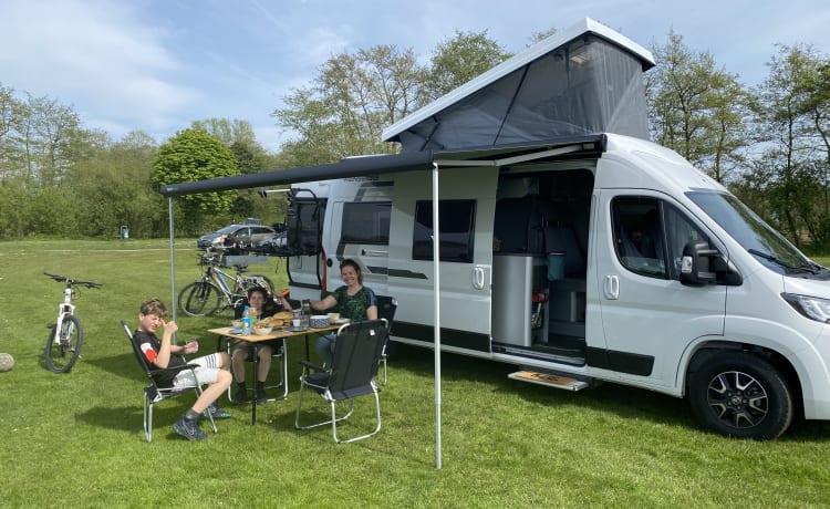 VANTastic – Weinsberg CaraTour 600MQ 2022 | 4 people