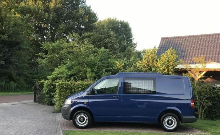 Transformer – VW Transporter with 4 seats, 2 sleeping places, lifting roof