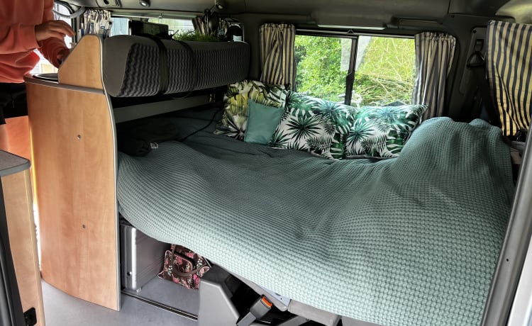 Camping-car Ford super pratique pour quatre personnes