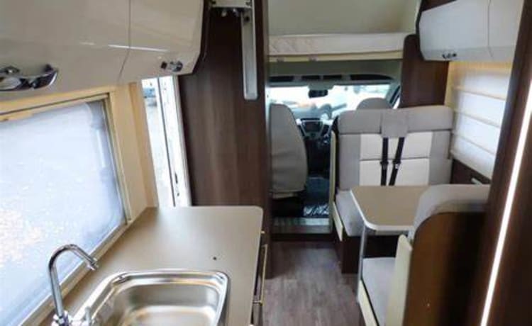 Jura – Jura - 5 Berth Luxury Motorhome